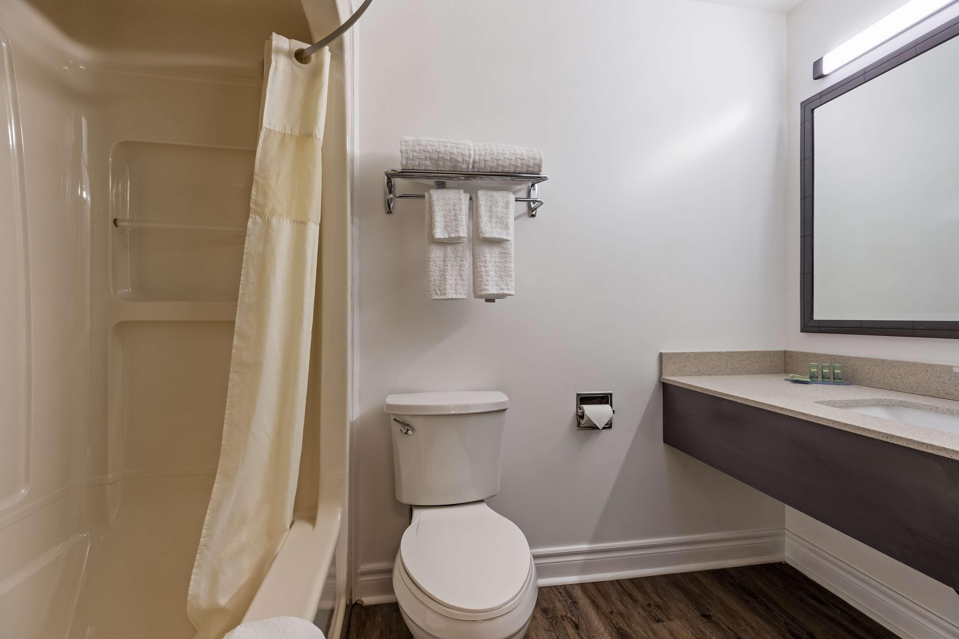 Surestay Hotel By Best Western Kemptville Екстериор снимка
